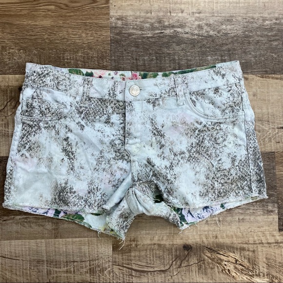 Flipside Reversible Shorts - Picture 8 of 14